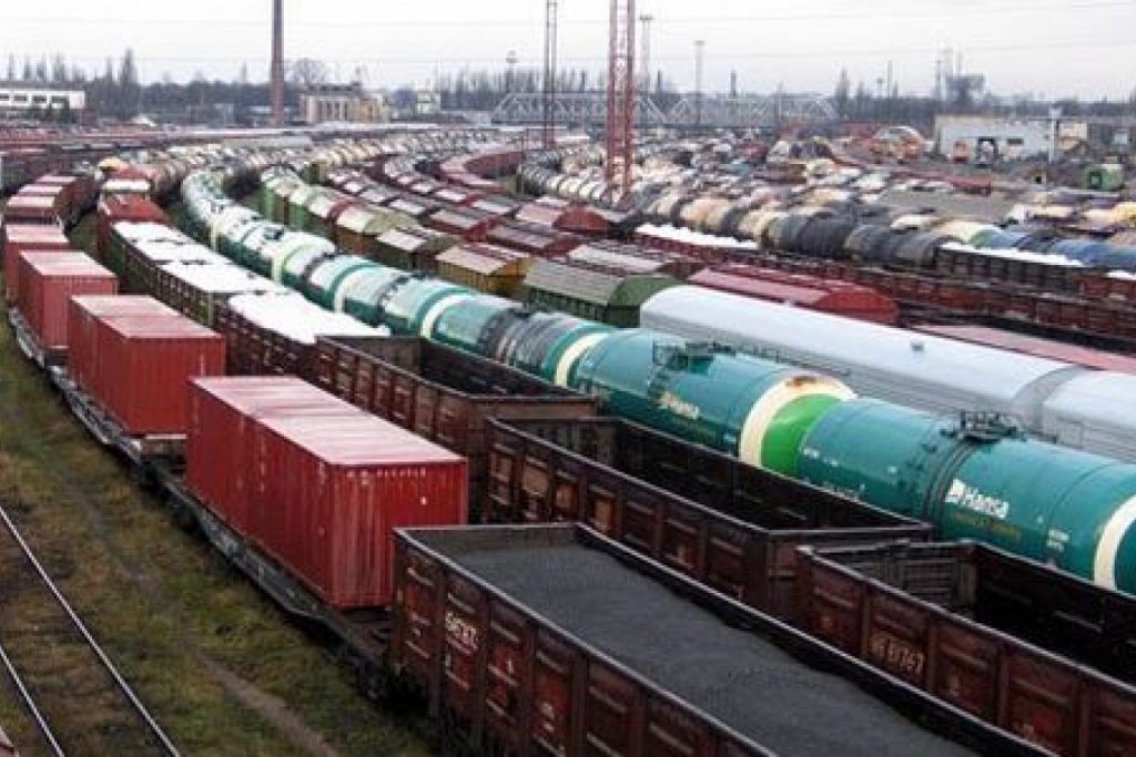 УЗ заборонила перевозити деякі види вантажів до Чехії та Угорщини 