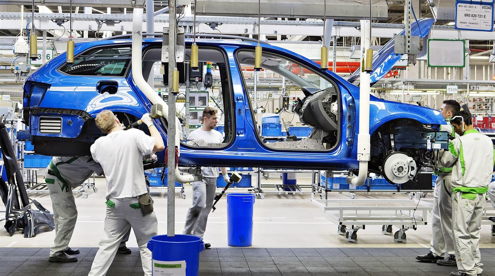 Stellantis зупиняє виробництво автомобілів у Росії