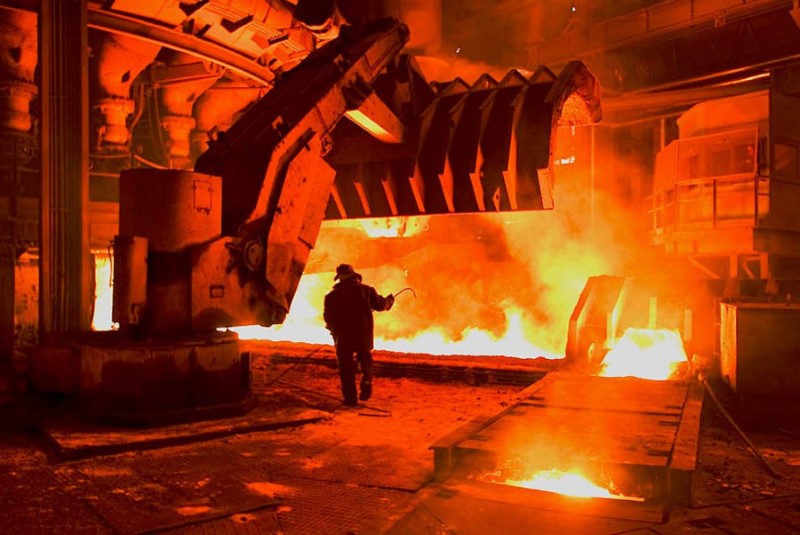 Предприятия в провинции Хэбей сокращают производство стали