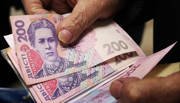 В Украине снизилась средняя зарплата