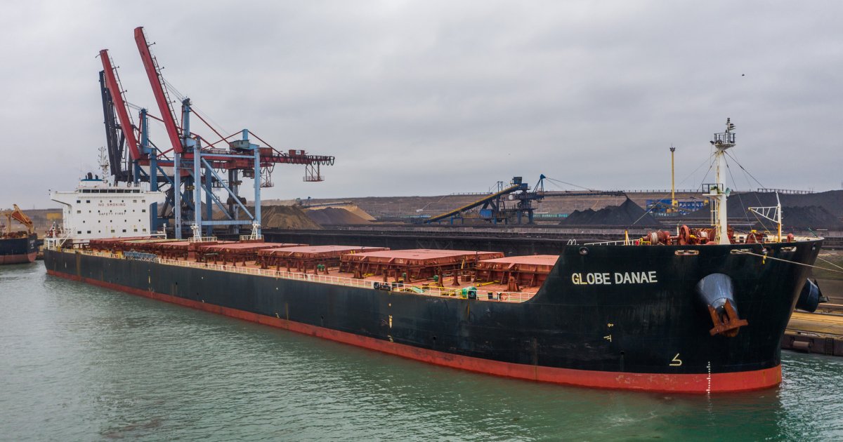 В морском порте Южный разгружают 88 тыс. тонн угля, доставленных из Колумбии