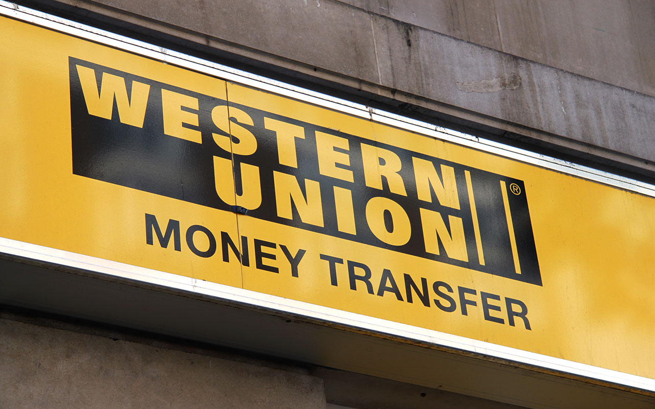 Western Union останавливает работу в России