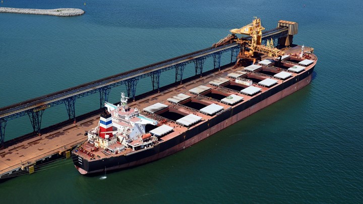 Три великі грецькі судноплавні компанії припинили транспортування російської нафти