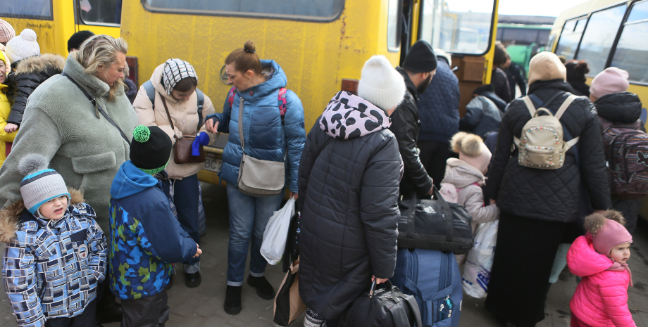 Лише три з 14 автобусів доїхали з Маріуполя до підконтрольної Україні території, доля решти людей невідома