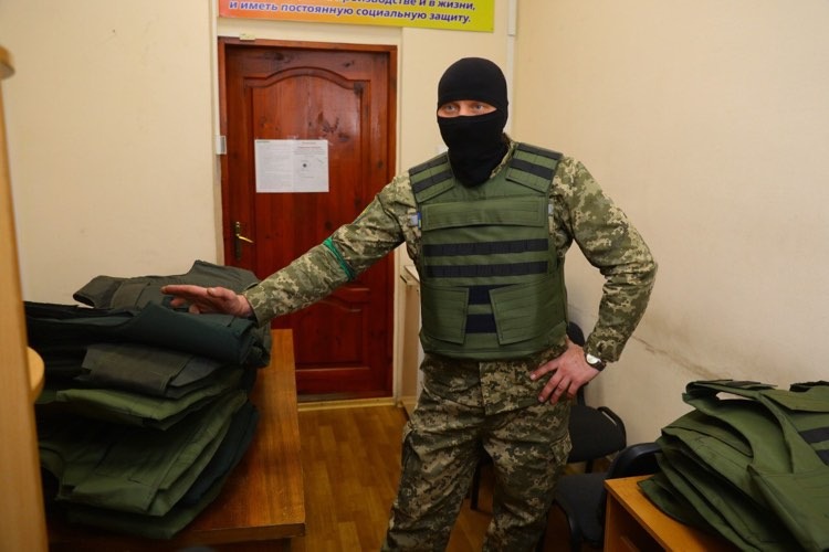 Метінвест передав захисникам України чергову партію бронежилетів