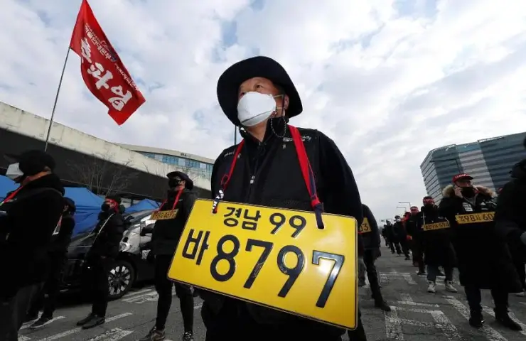 Уряд Південної Кореї просить страйкуючих повернутися до роботи на меткомбінатах