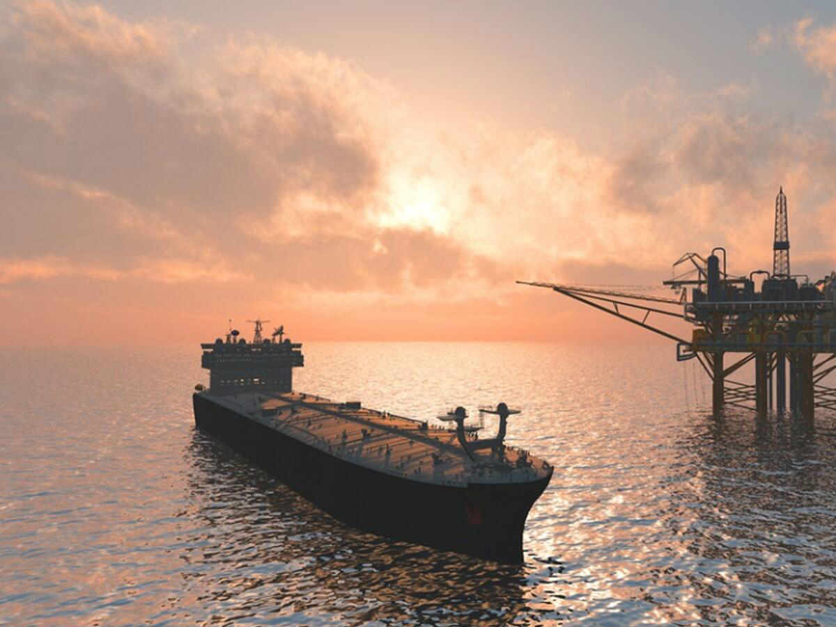 Через санкції половина російського тіньового флоту перестала возити нафту