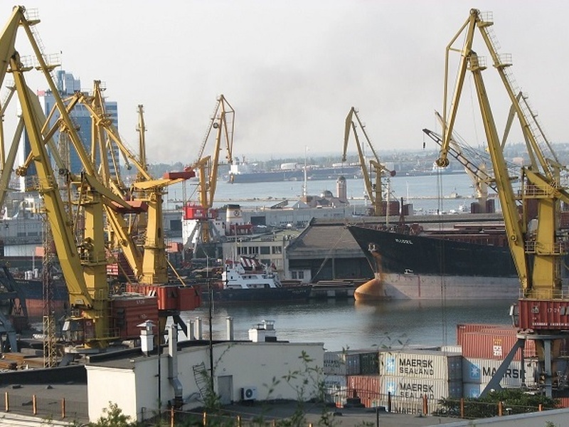 З жовтня українські порти працюють менше ніж на половину - Гетманцев