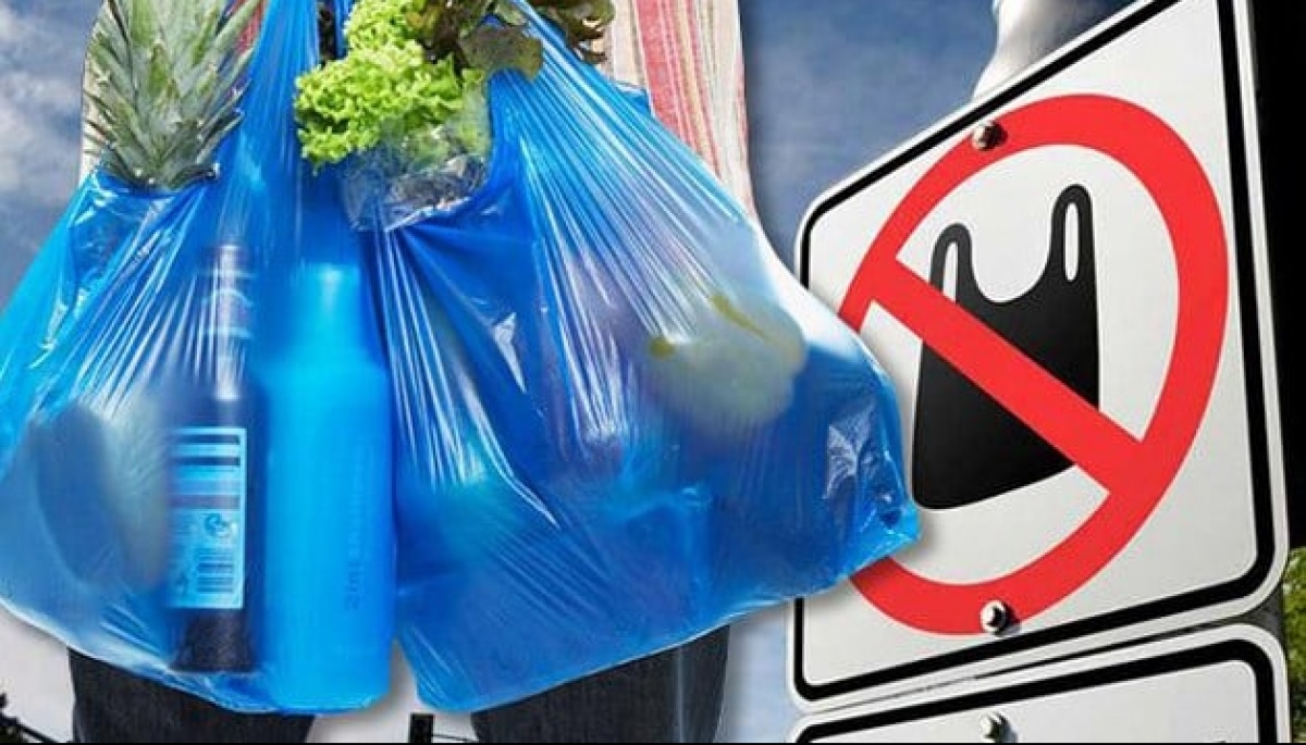 З Українських супермаркетів остаточно зникнуть пластикові пакети