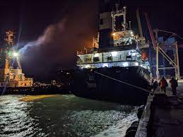 Босфор пройшло судно з патрульними катерами для України 