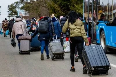 Україна почала переговори про підтримку партнерами повернення біженців