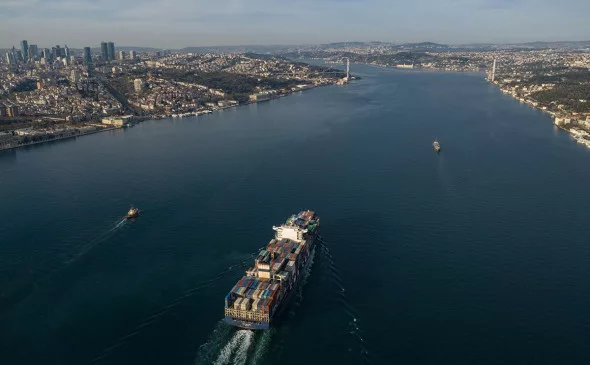 Туреччина призупинила транзит суден протокою Дарданелли