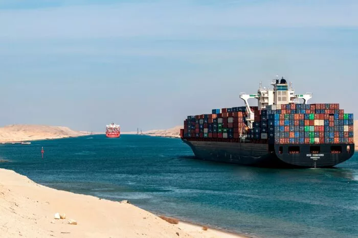 Три японські судноплавні компанії призупинили транзит через Червоне море