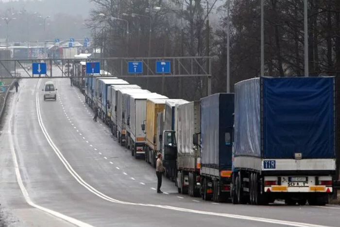Словацькі перевізники почали блокувати кордон з Україною 
