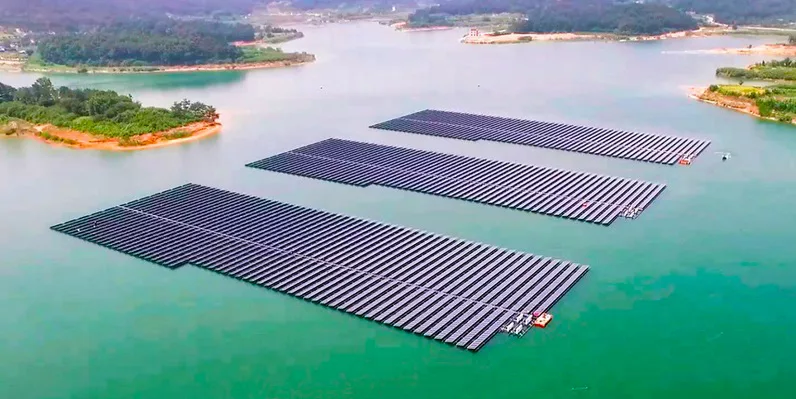 Китай запустив найбільшу в країні плавучу сонячну електростанцію