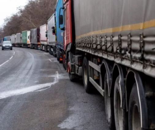 У чергах на кордоні з Польщею перебувають близько 4 тисяч вантажівок