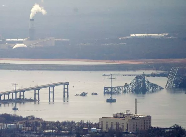 Внаслідок обвалу мосту у США заблокований порт Балтимору
